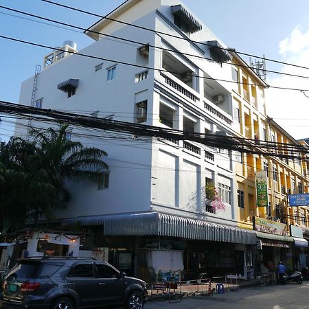 Adams House Hotel Patong Exterior photo