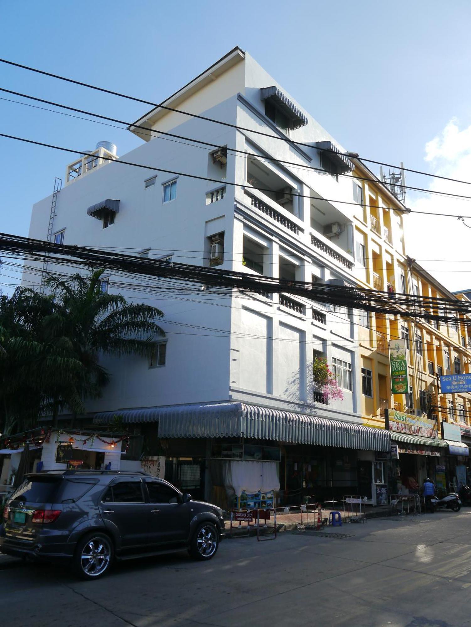 Adams House Hotel Patong Exterior photo