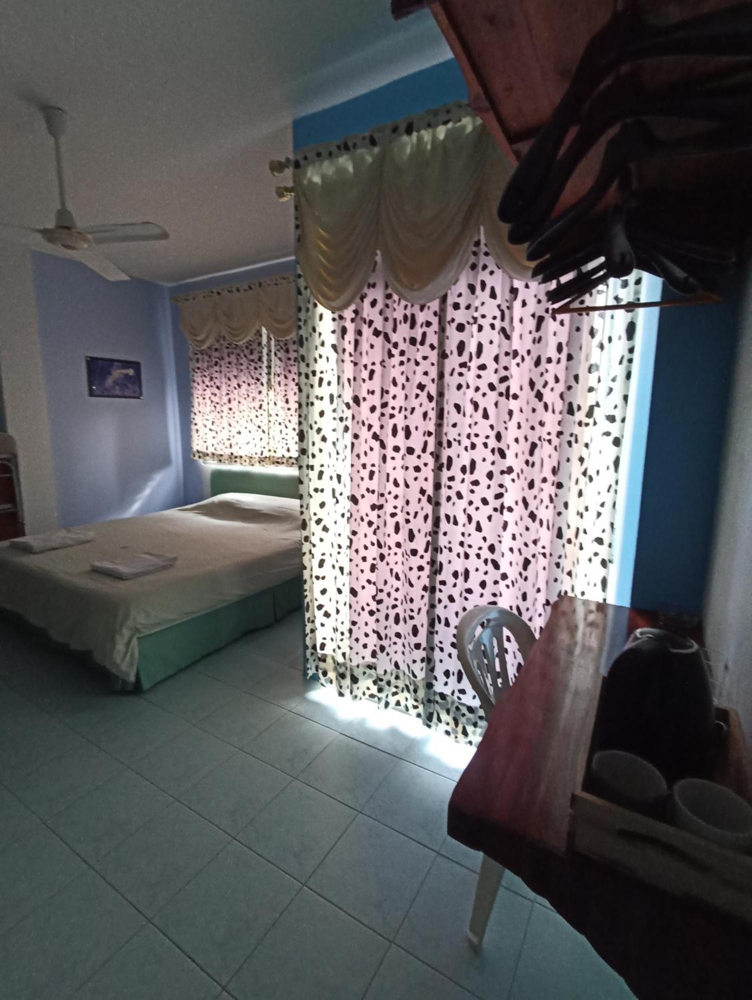Adams House Hotel Patong Exterior photo