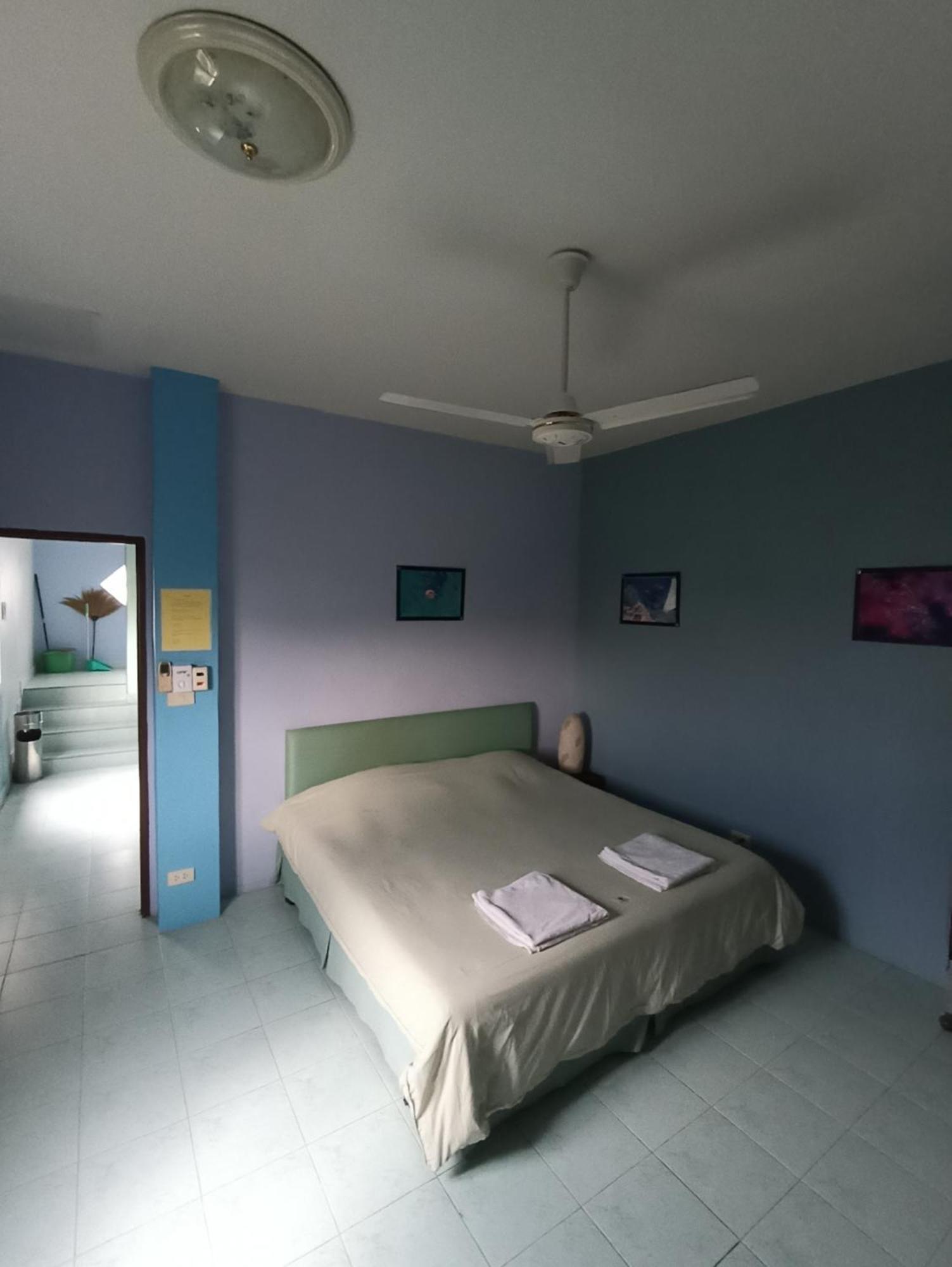 Adams House Hotel Patong Exterior photo